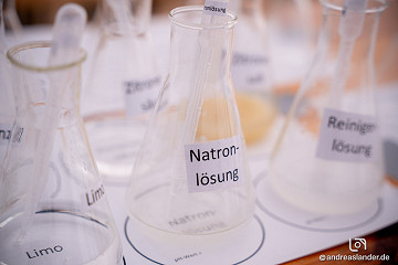 Im Schulalltag fehlt oft die Zeit für aufwendige Experimente – bei Explore Science stehen sie im Mittelpunkt. In den Workshops können Schülerinnen und Schüler selbst experimentieren und naturwissenschaftlichen Fragen praktisch nachgehen.